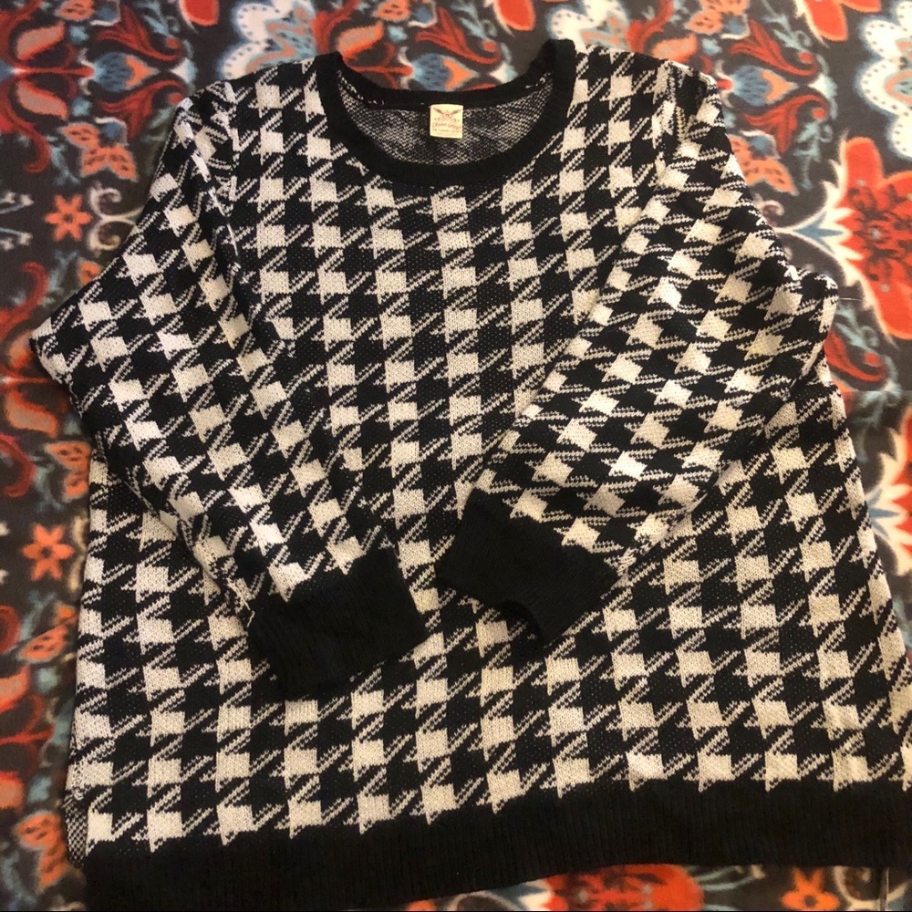 ♦️ 3 for $25 ♦️ Houndstooth sweater